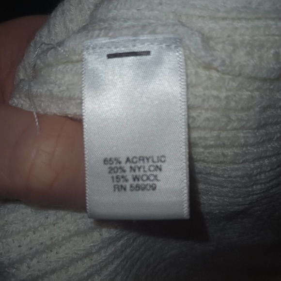 Chelsea and Violet off the Shoulder Sweater Sz L - Picture 4 of 5